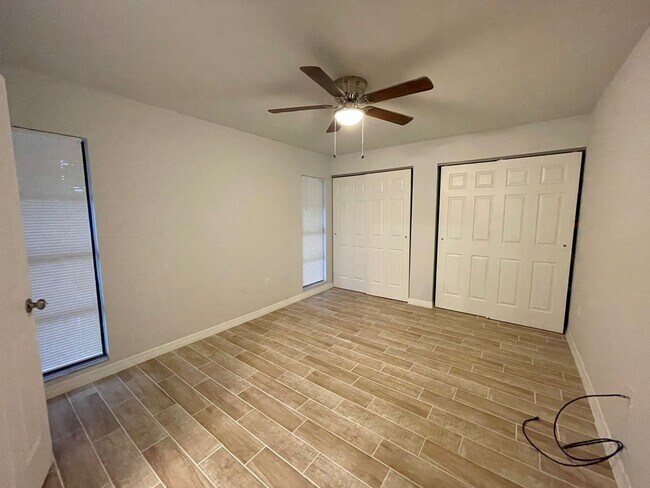 Building Photo - Beautiful Single Family Home! $2395/1085ft2-South Sarasota, 3-Bed/2-Bath, Fully Renovated: Annual...