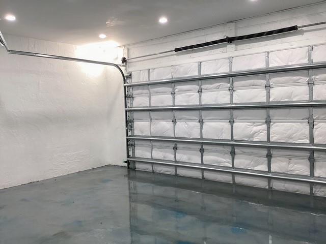 Building Photo - 621 Lakeshore Terrace