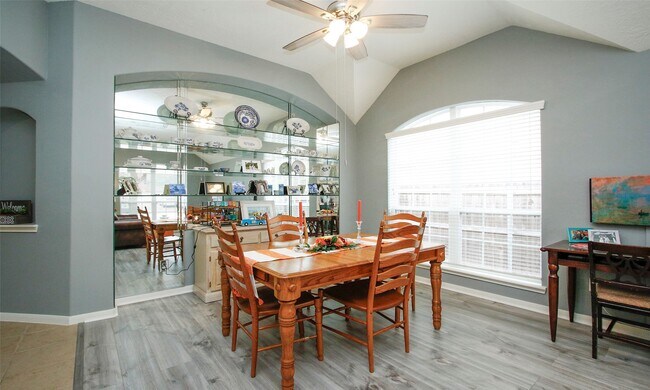 Building Photo - 8206 Sierra Dawn Dr