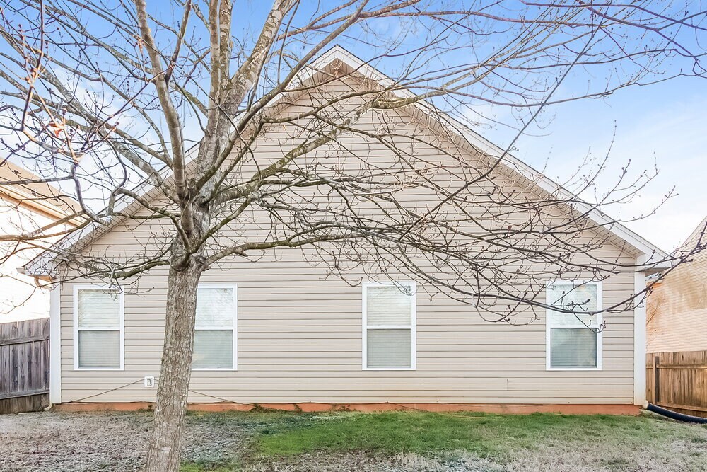 Building Photo - 1005 Joselynn Drive