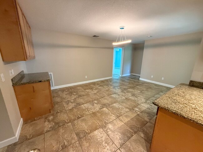 Building Photo - 1143 SE Sabina Ln