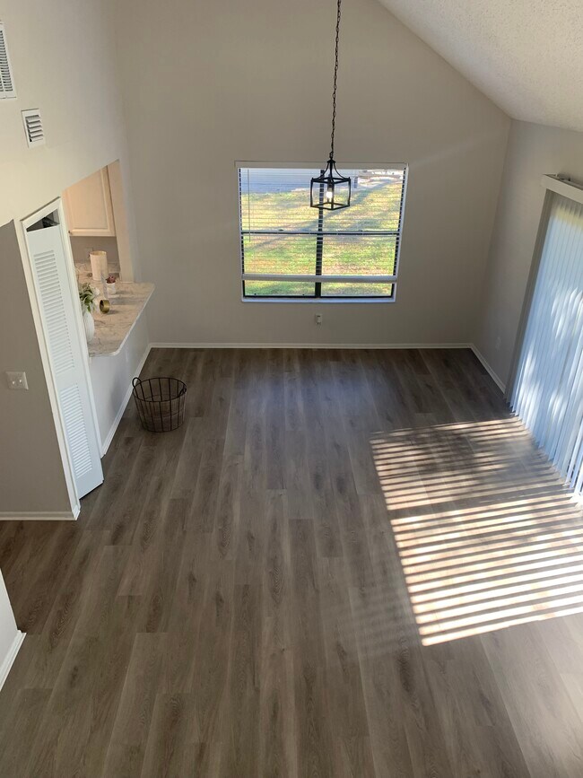 Building Photo - 2558 W Bird St