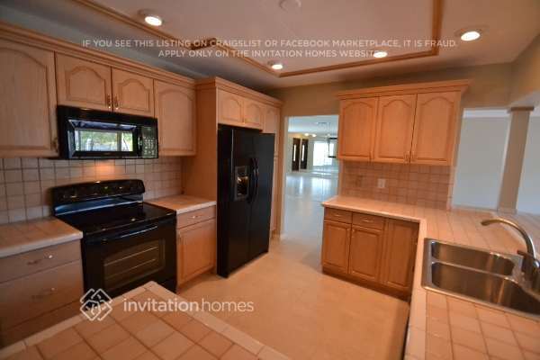 Building Photo - 6110 NE 19th Ave