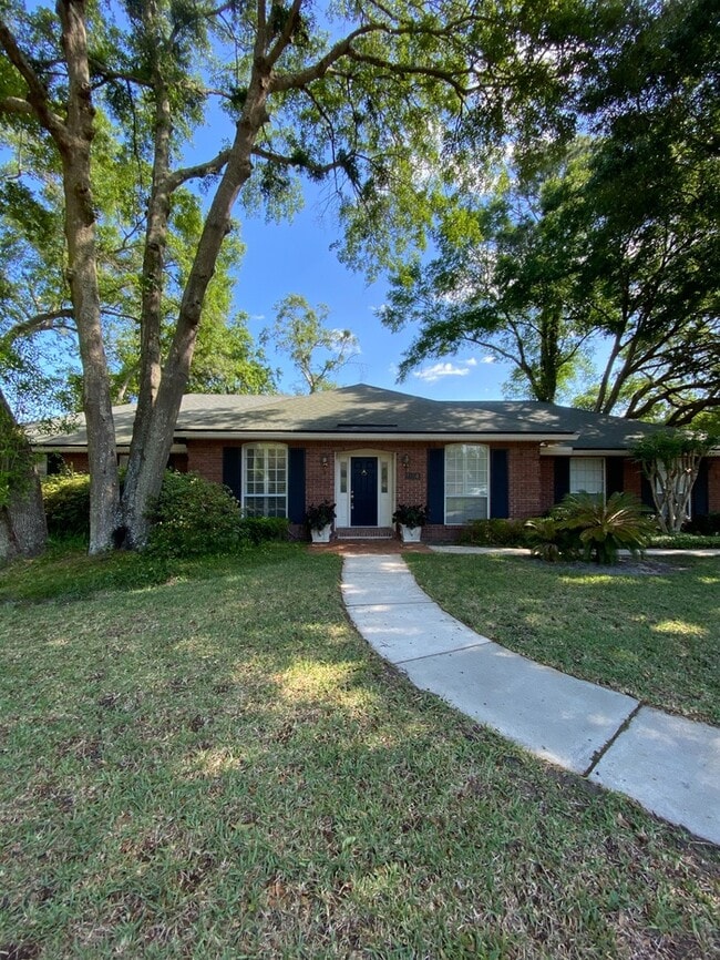 Building Photo - 1884 Plantation Oaks Dr