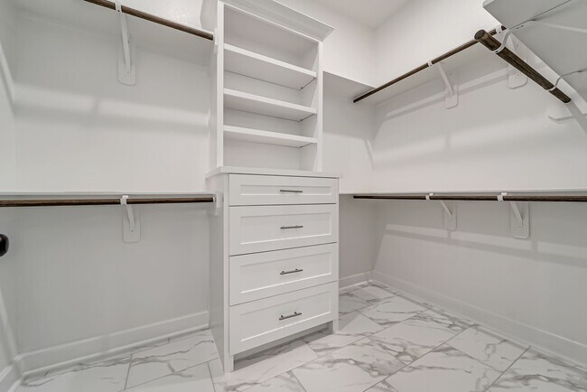 Building Photo - 210 W Netleaf Ct