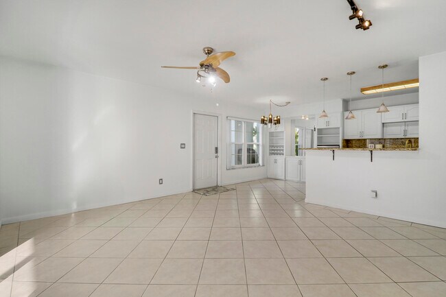 Building Photo - 964 NW Spruce Ridge Dr