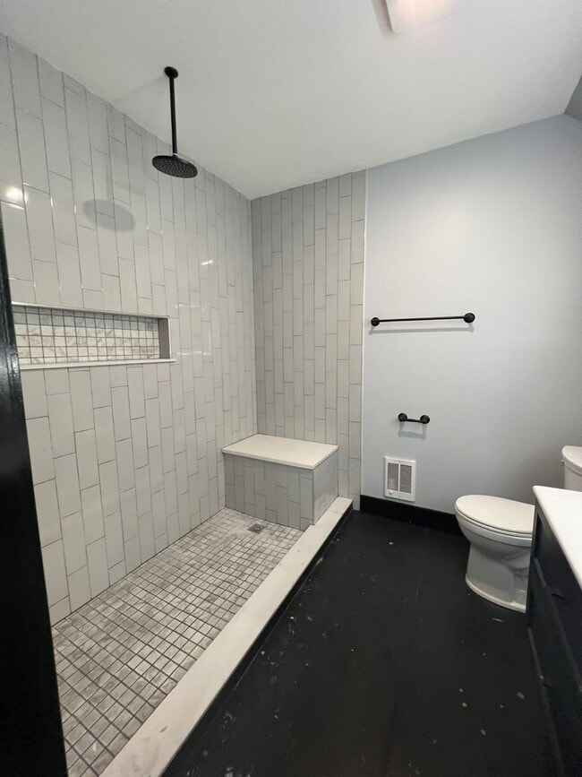 Building Photo - 306 Exchange