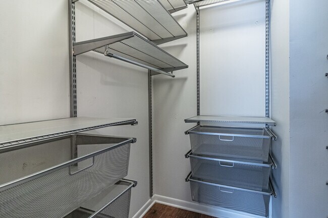 Building Photo - 416 Swallow Ln