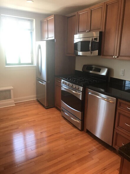 Primary Photo - 56 Brattle St