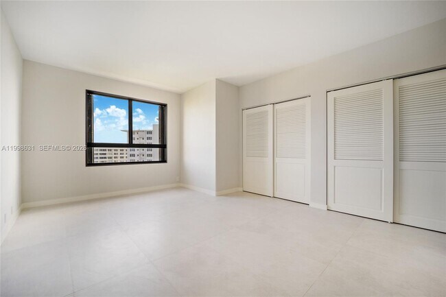 Building Photo - 251 Crandon Blvd