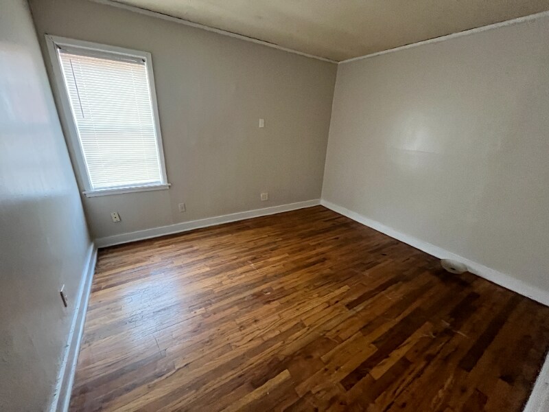 Building Photo - 273 W Essex Ave