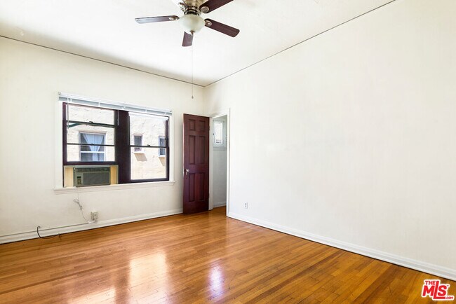 Building Photo - 421 1/2 N Ogden Dr