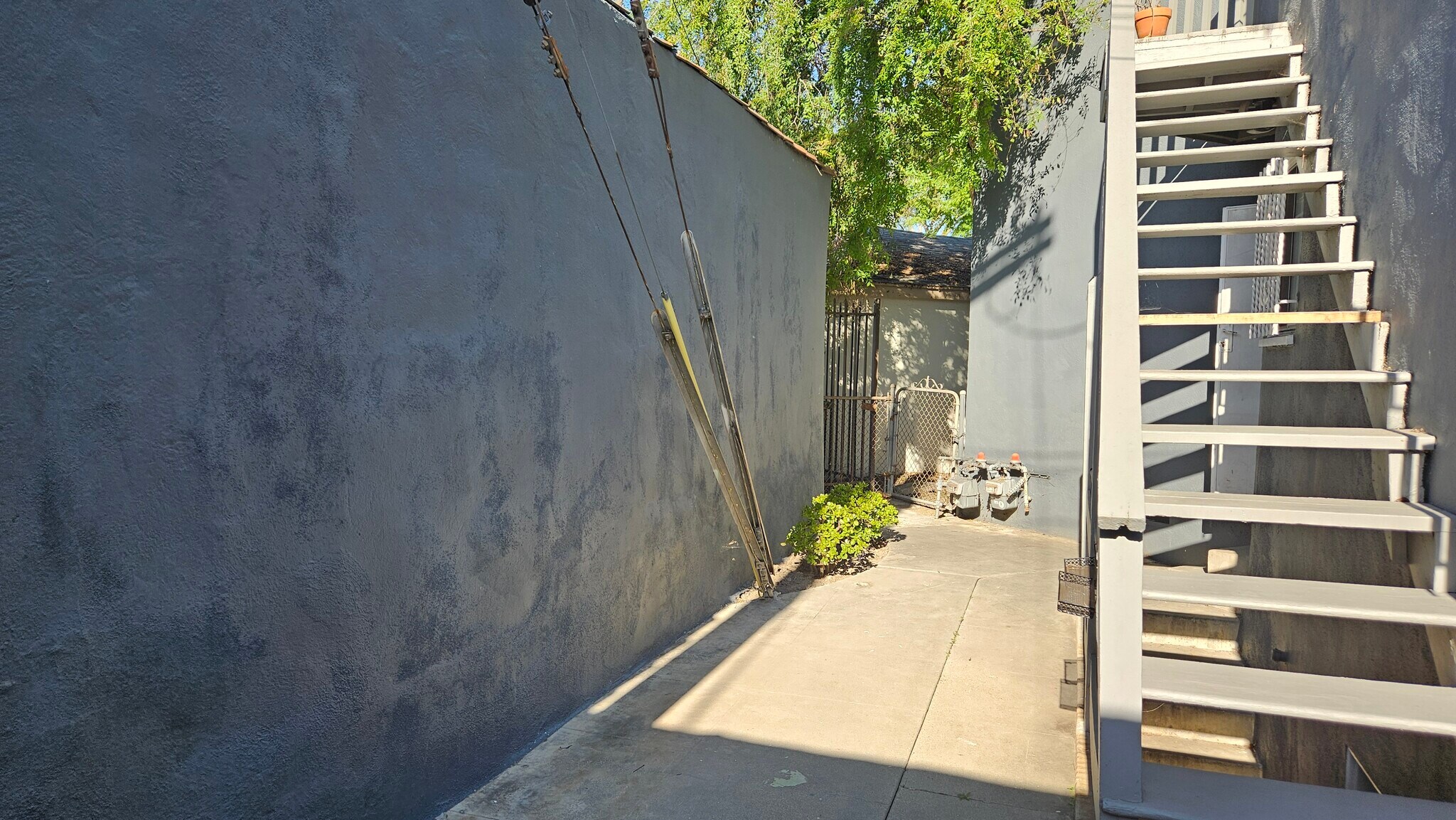 Outside area - 4219 Creed Ave
