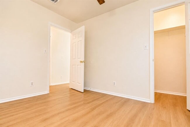 Building Photo - 8807 Springmail Cir