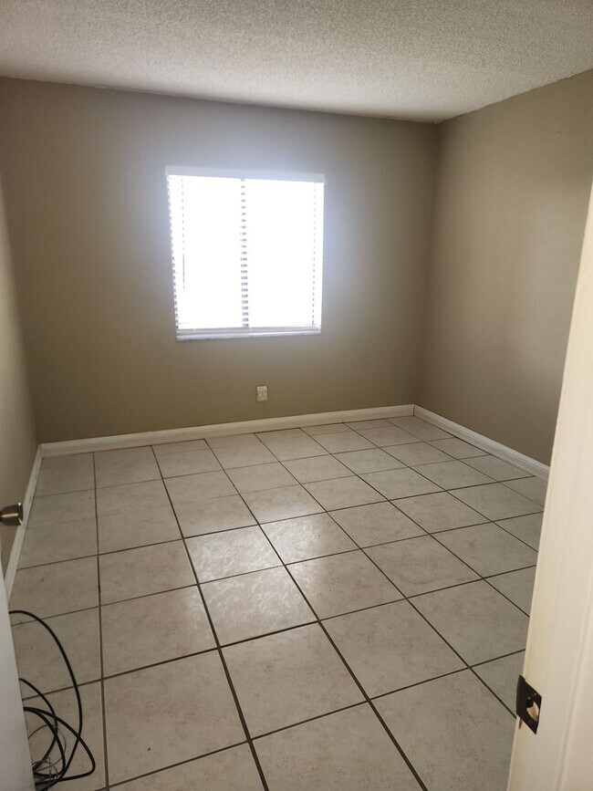 Building Photo - Waterfront 2 bedroom 2 Bath