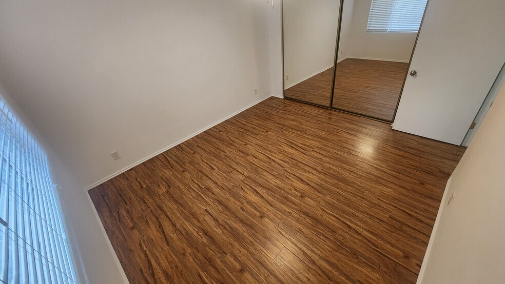 Building Photo - 14804 Dickens St