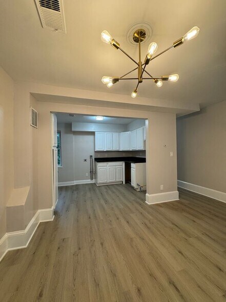 Building Photo - 1317 Hollins St