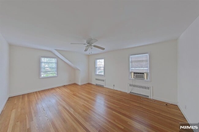 Building Photo - 440 Hillcrest Pl
