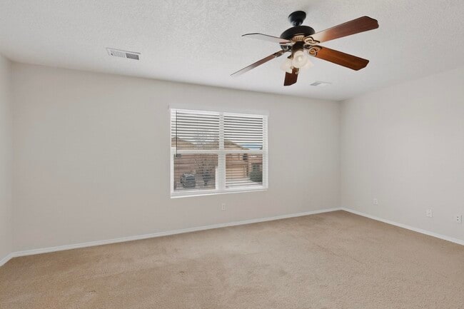 Building Photo - 2713 Violeta Cir SE