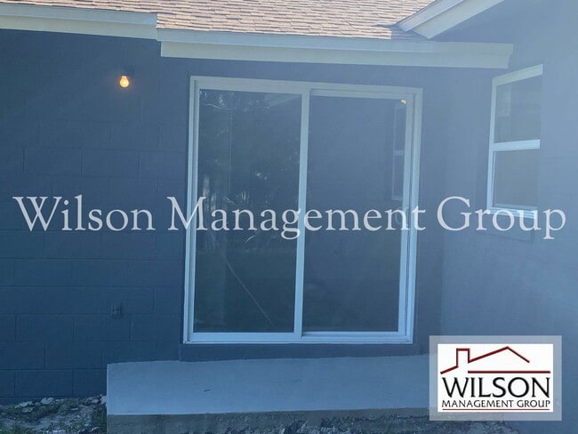 Building Photo - 1904 SW Rd