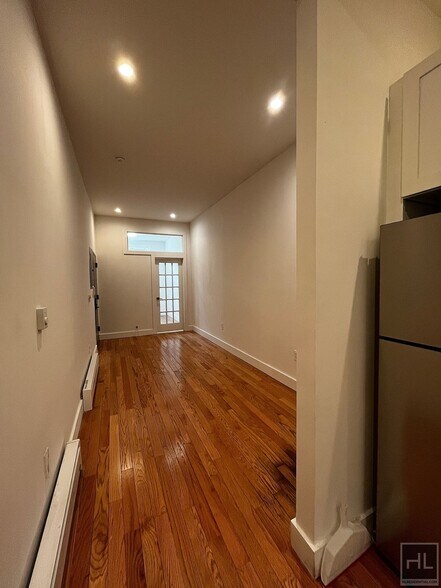 Building Photo - NO FEE / SUMMERFIELD STREET / Spacious 3-Bed 1-Bath / Bushwick and Ridgewood Border