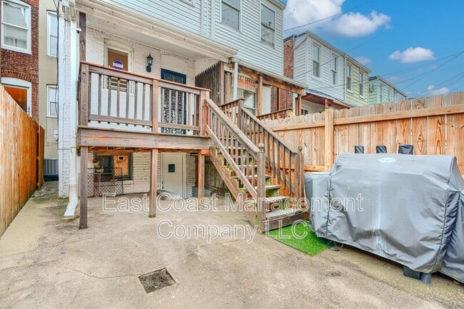 Building Photo - 2826 Huntingdon Ave