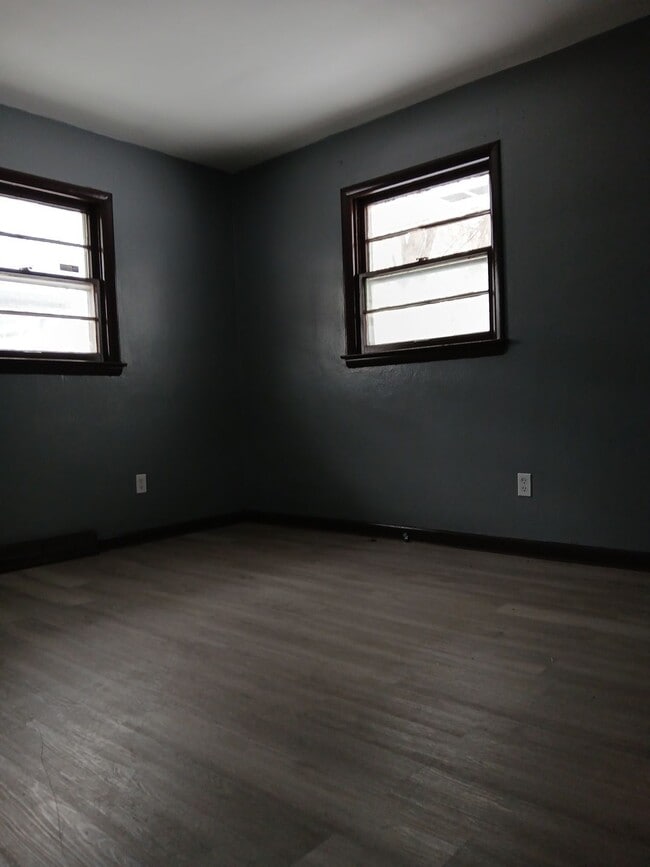 Building Photo - 1023 Irving Ave