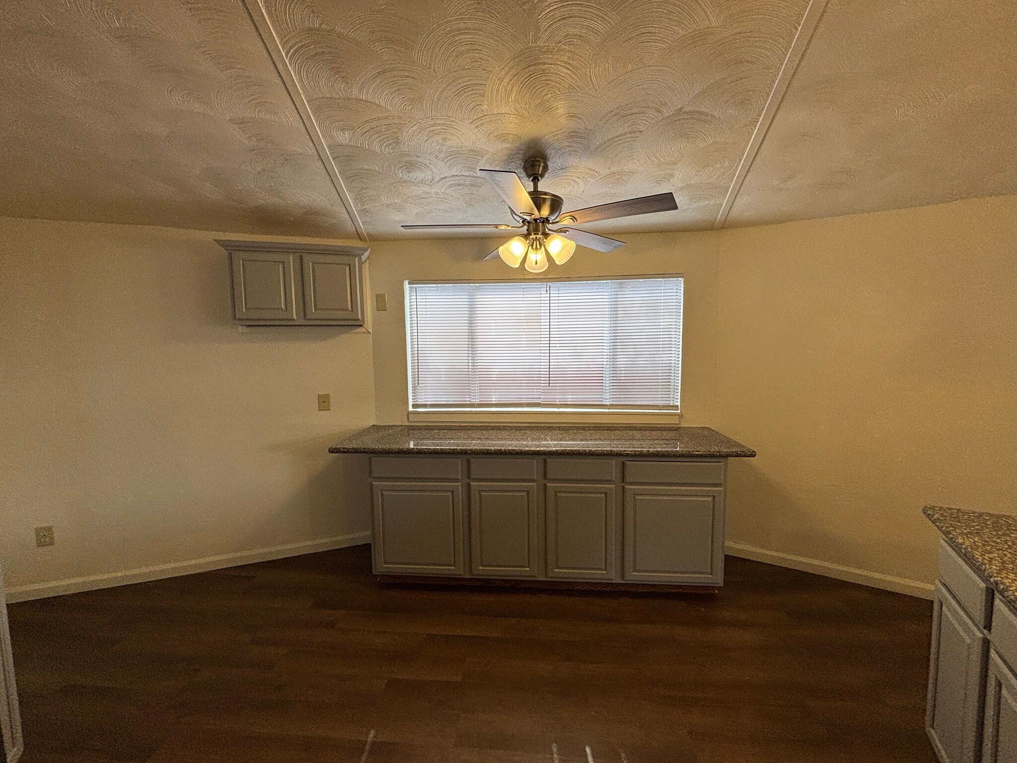 Building Photo - 4010 Pepper Dr