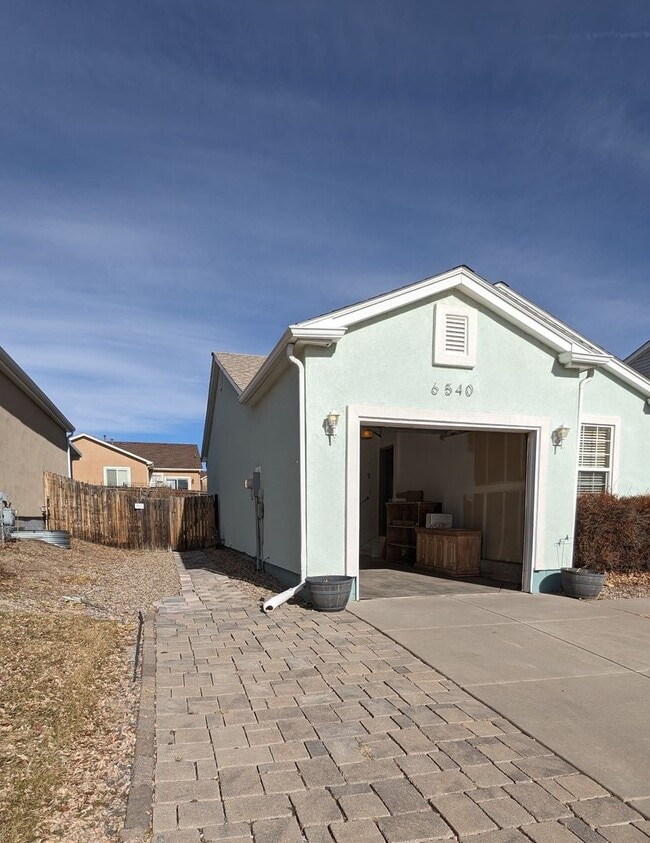 Building Photo - 2 BEDROOM / 1.75 BATH RANCH HOME IN RIDGEVIEW AT STETSON HILLS!