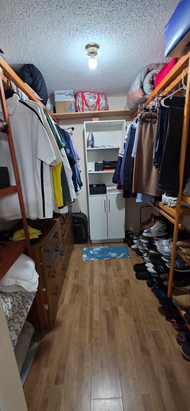 Building Photo - 725 Lori Dr