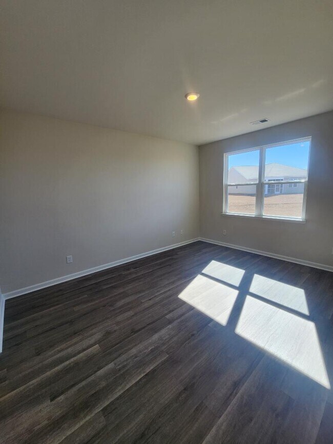 Building Photo - 227 Londonshire Dr