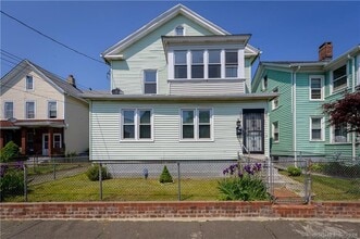 Building Photo - 137 Deacon St