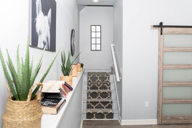 Building Photo - Unit B