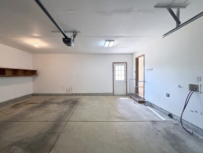 Building Photo - 882 Smith St