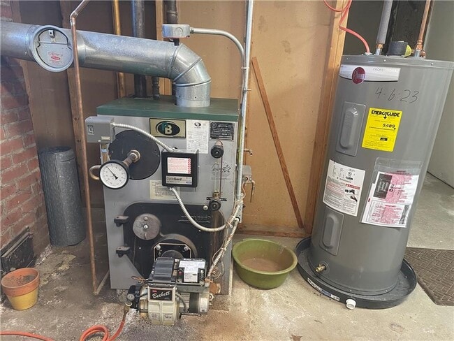 Building Photo - 348 Market St