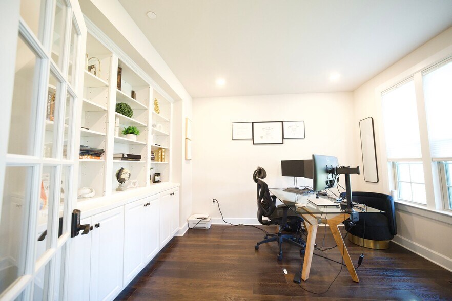 Building Photo - 7687 Cross Creek Dr