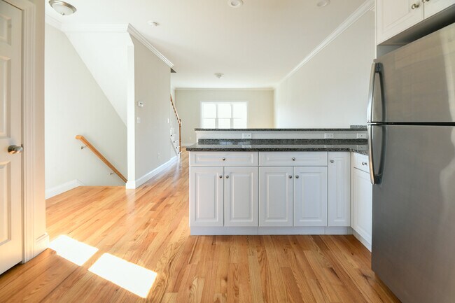 Building Photo - 448 New Haven Ave