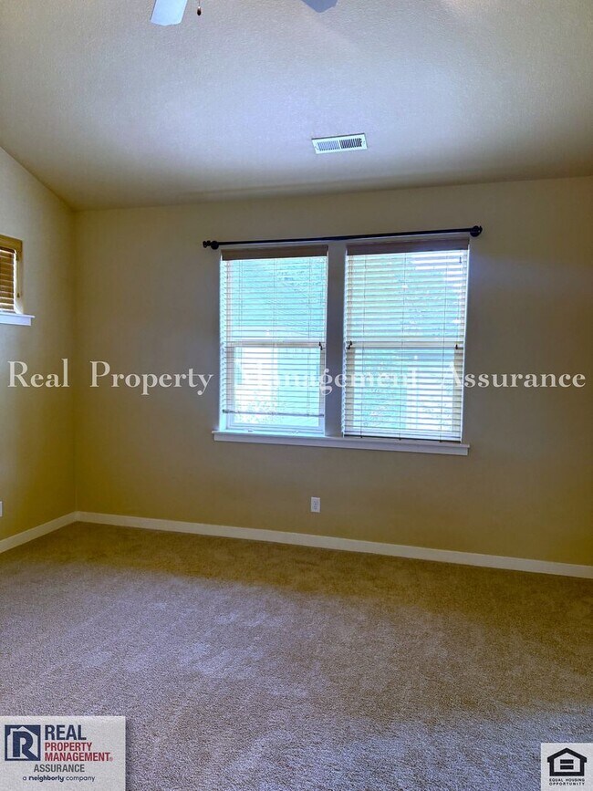 Building Photo - 13933 SW Walnut Creek Way