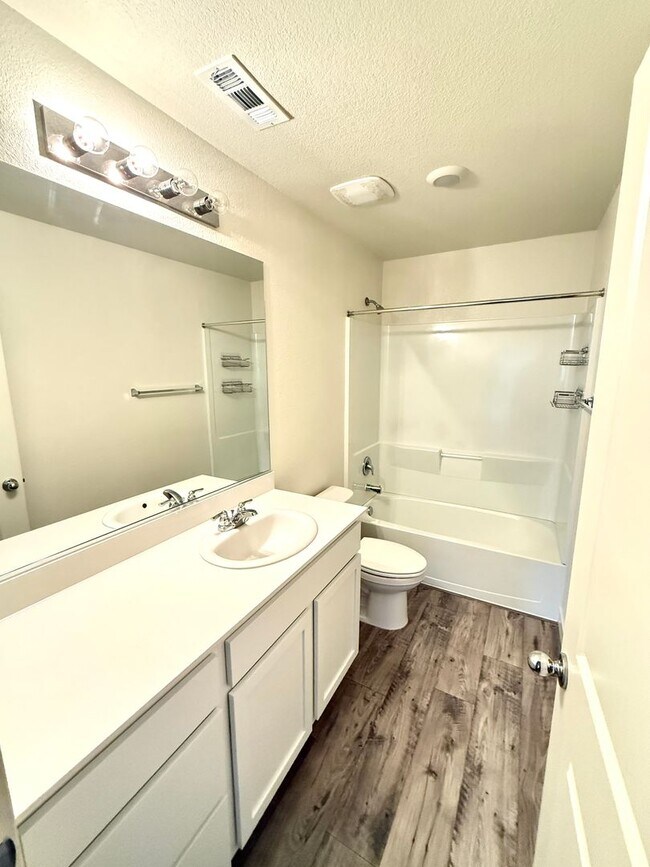 Building Photo - Beautiful Newer 3 Bedroom Townhome in the North Valleys!