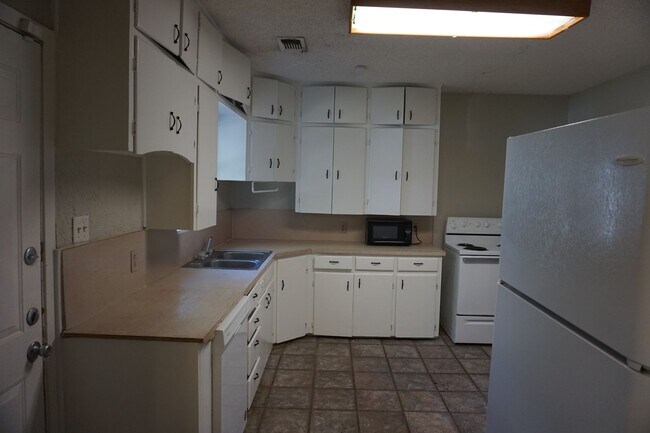 Building Photo - 3418 25th St