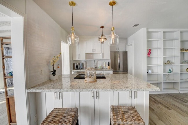 Building Photo - 10 S Swinton Cir