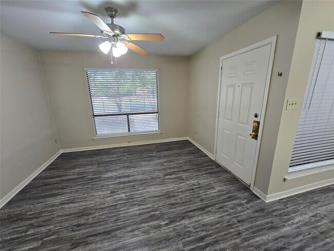 Building Photo - 1705 Crossing Pl