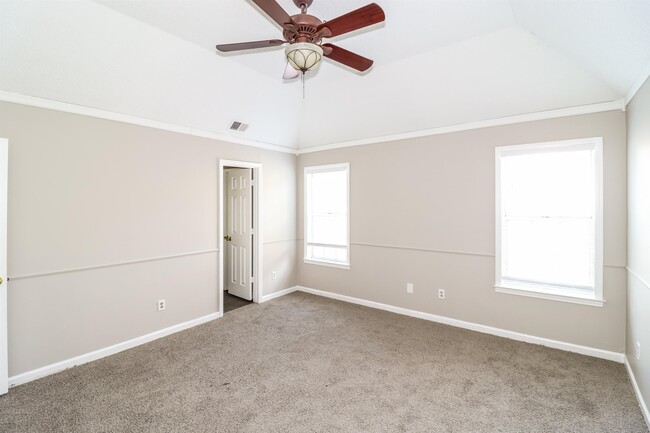 Building Photo - 5893 Pipers Green Ln