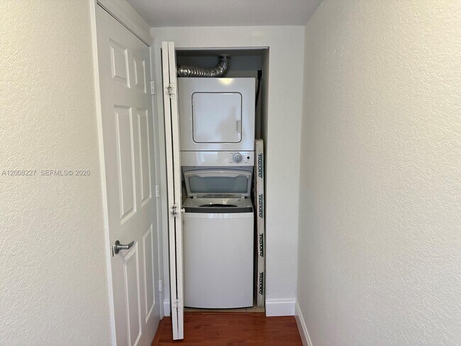 Building Photo - 816 NW 11th St