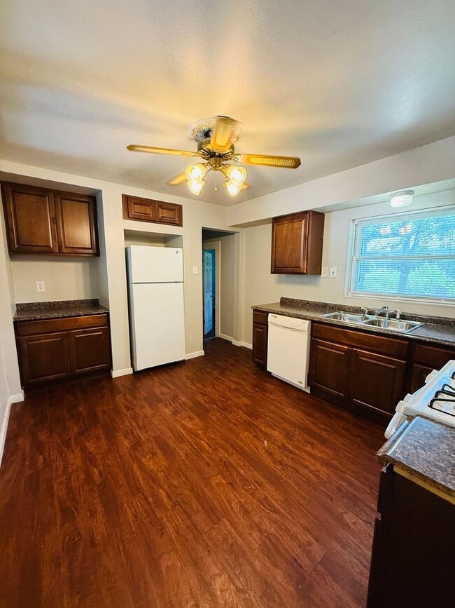 Building Photo - Three bedroom Home for Rent - Florissant