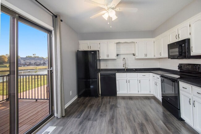 Building Photo - 2BR/1.5BA Townhouse in Smithville: GREAT LOCATION