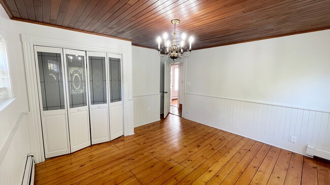Building Photo - Gorgeous 3BR 1 Bathroom in Leominster