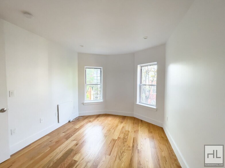 Building Photo - CROWN HEIGHTS / Amazing Sunlit 3-Bed 2-Bath