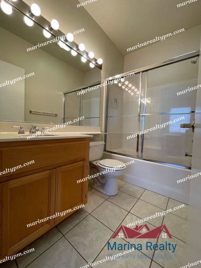 Building Photo - 2611 Bayfront Ct