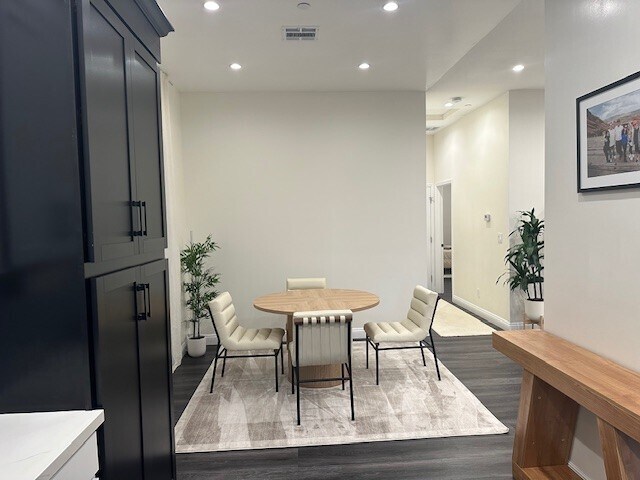 Building Photo - 15752 Royal Ridge Rd